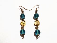 Metal earrings with beads – blue – spiral