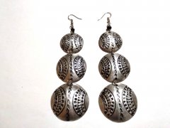 Metal earrings with beads – long – 3 wheels